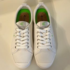 Cariuma OCA low Canvas Sneakers